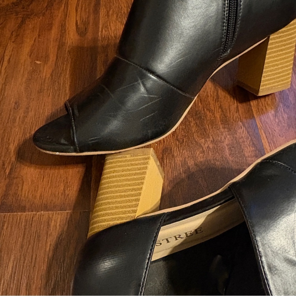 Black Peep-Toe Ankle heels - Picture 7 of 7